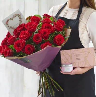 Showstopper 24 Red Rose Gift Set