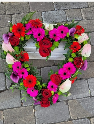 Modern open heart funeral tribute