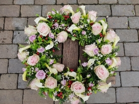 Loose Ring Wreath